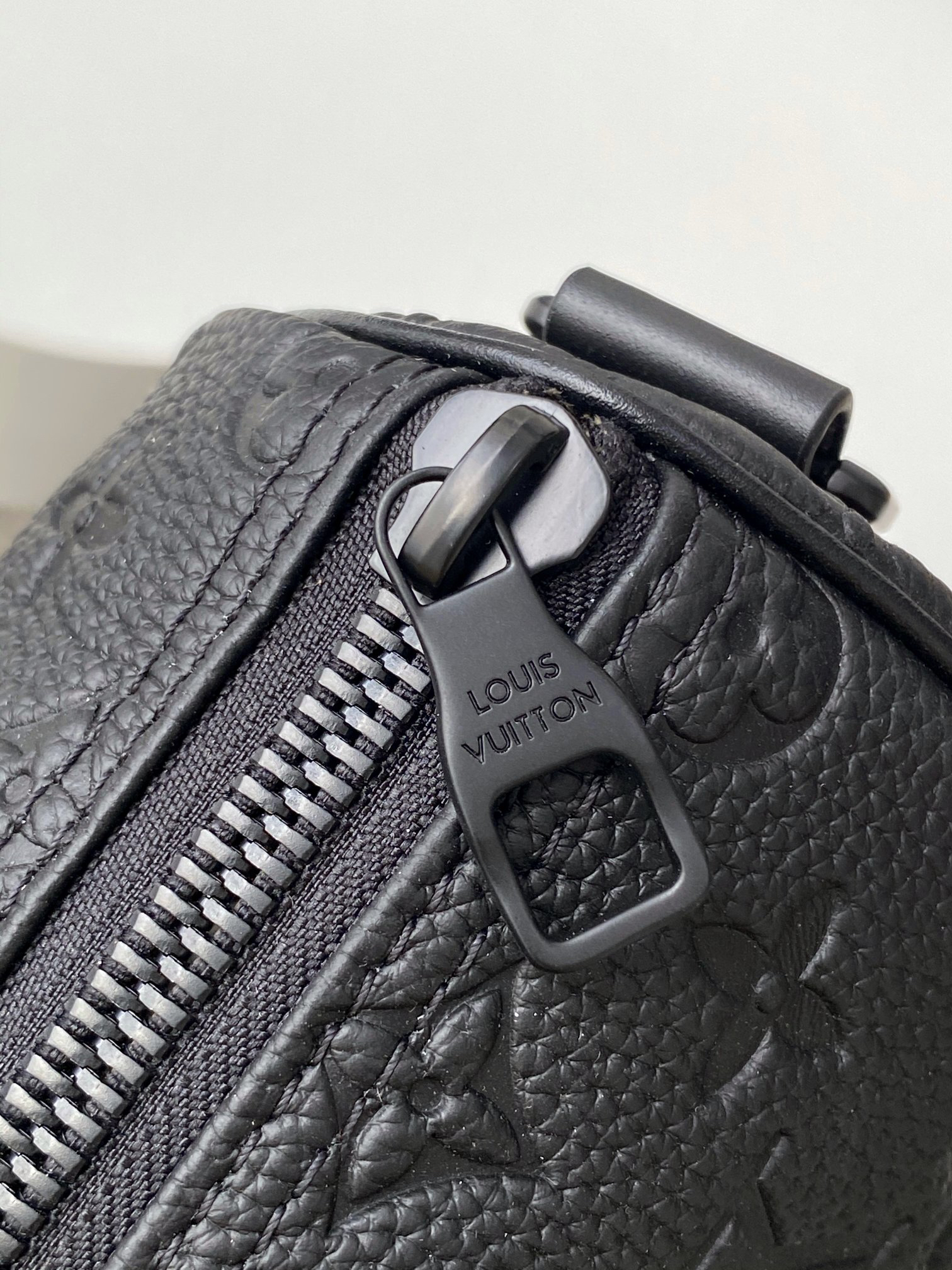 Louis Vuitton Handbag M20900