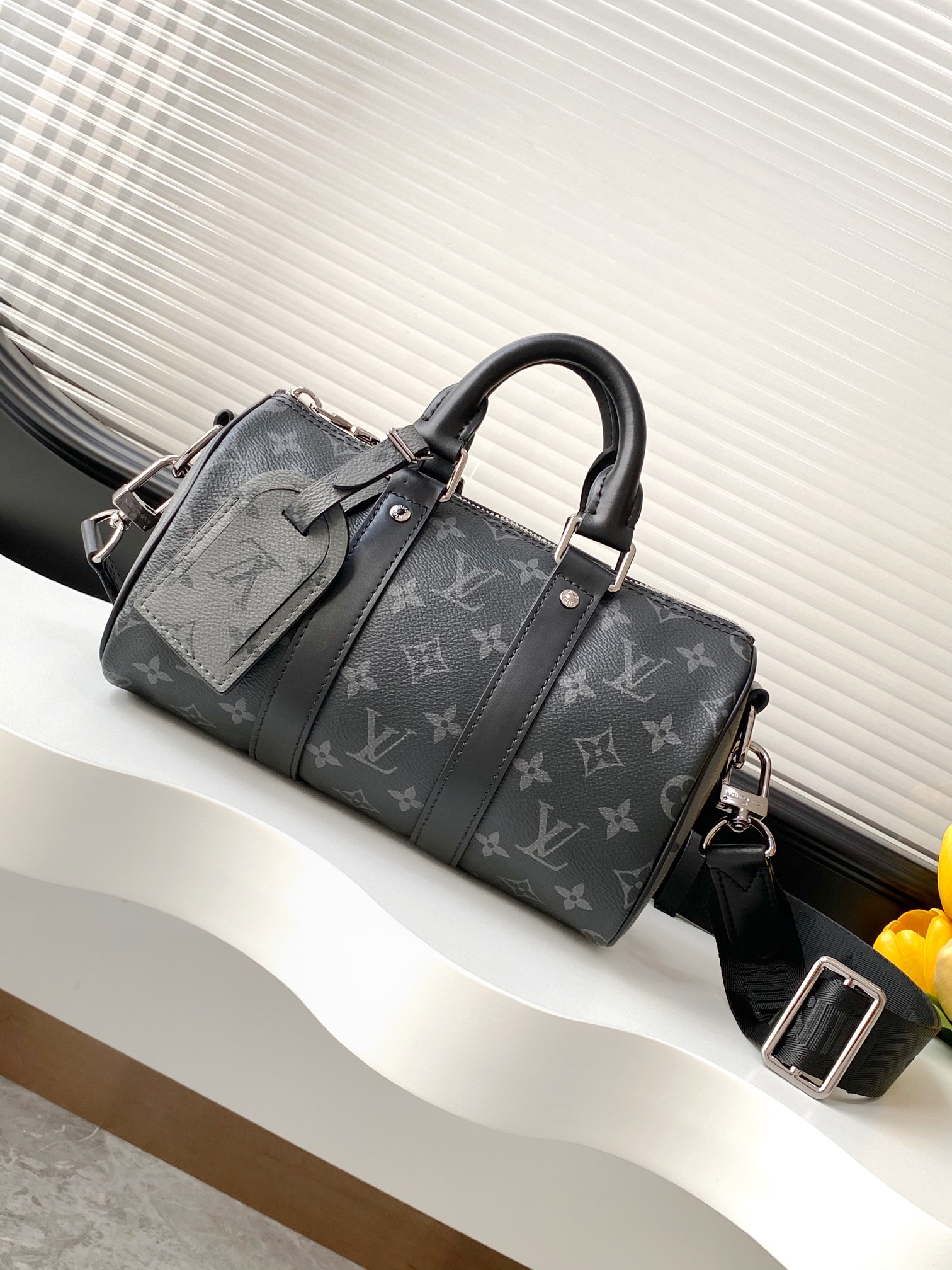 Louis Vuitton Handbag M46271