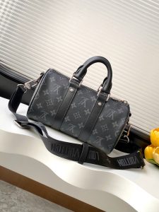 Louis Vuitton Handbag M46271