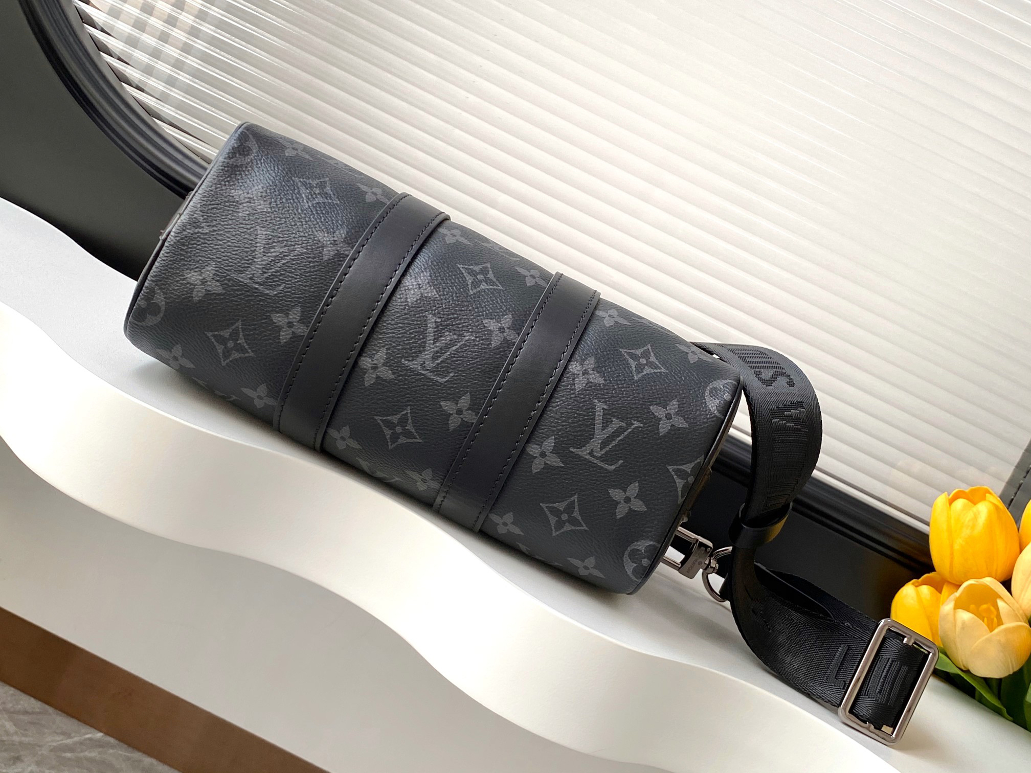 Louis Vuitton Handbag M46271