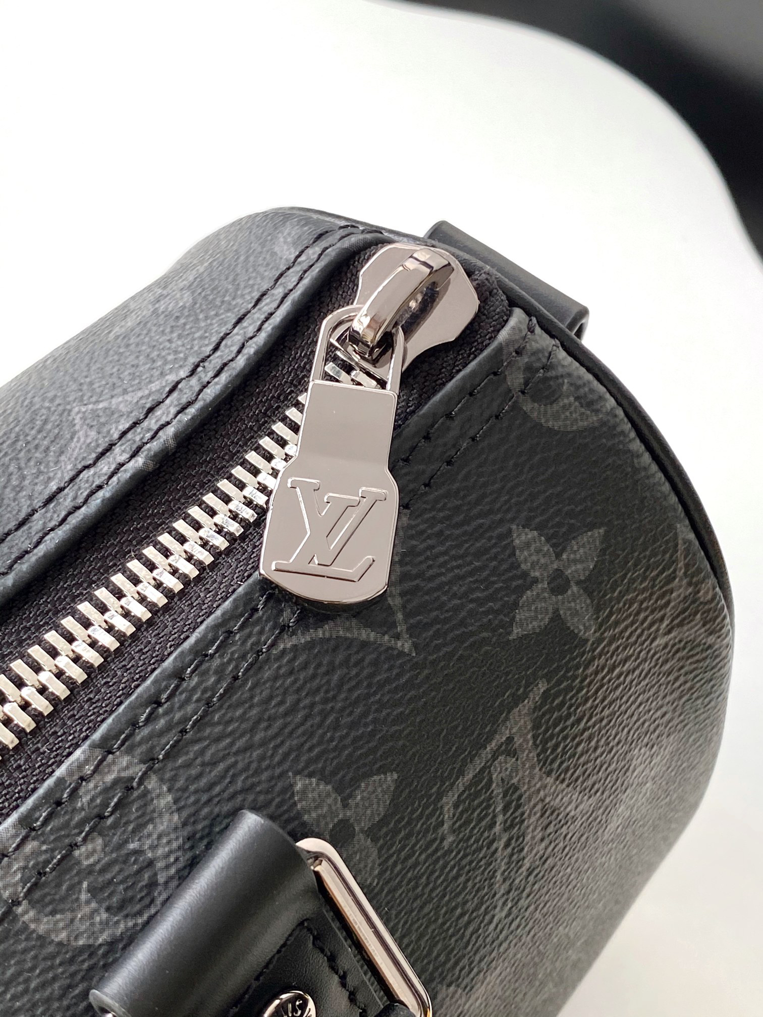 Louis Vuitton Handbag M46271