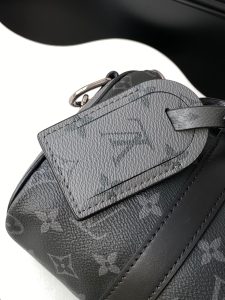 Louis Vuitton Handbag M46271