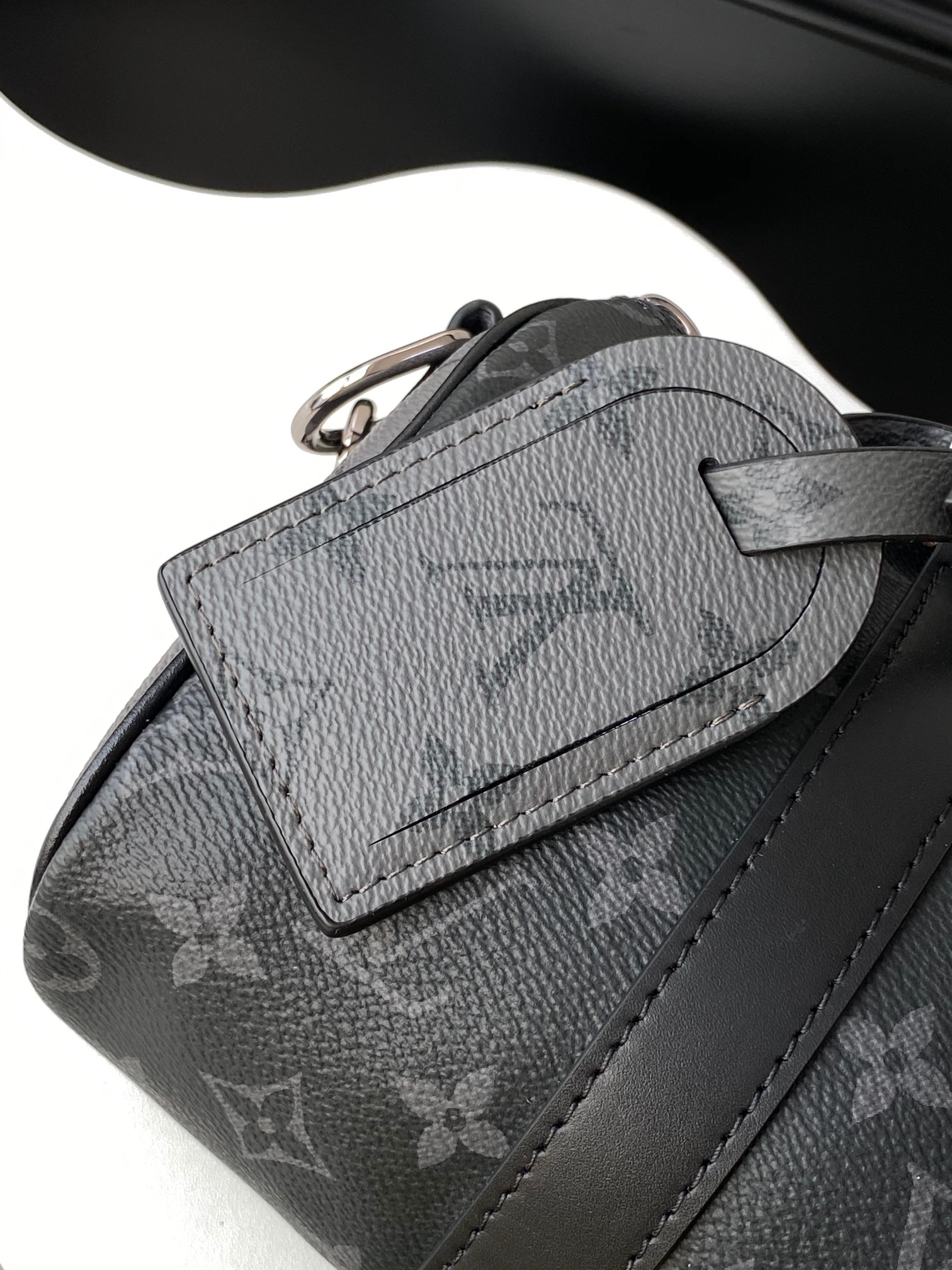 Louis Vuitton Handbag M46271