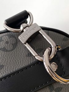 Louis Vuitton Handbag M46271