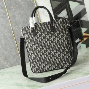 Shoulder Bag in Black