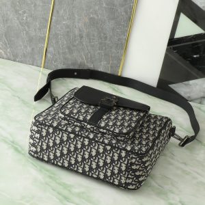 Shoulder Bag in Black