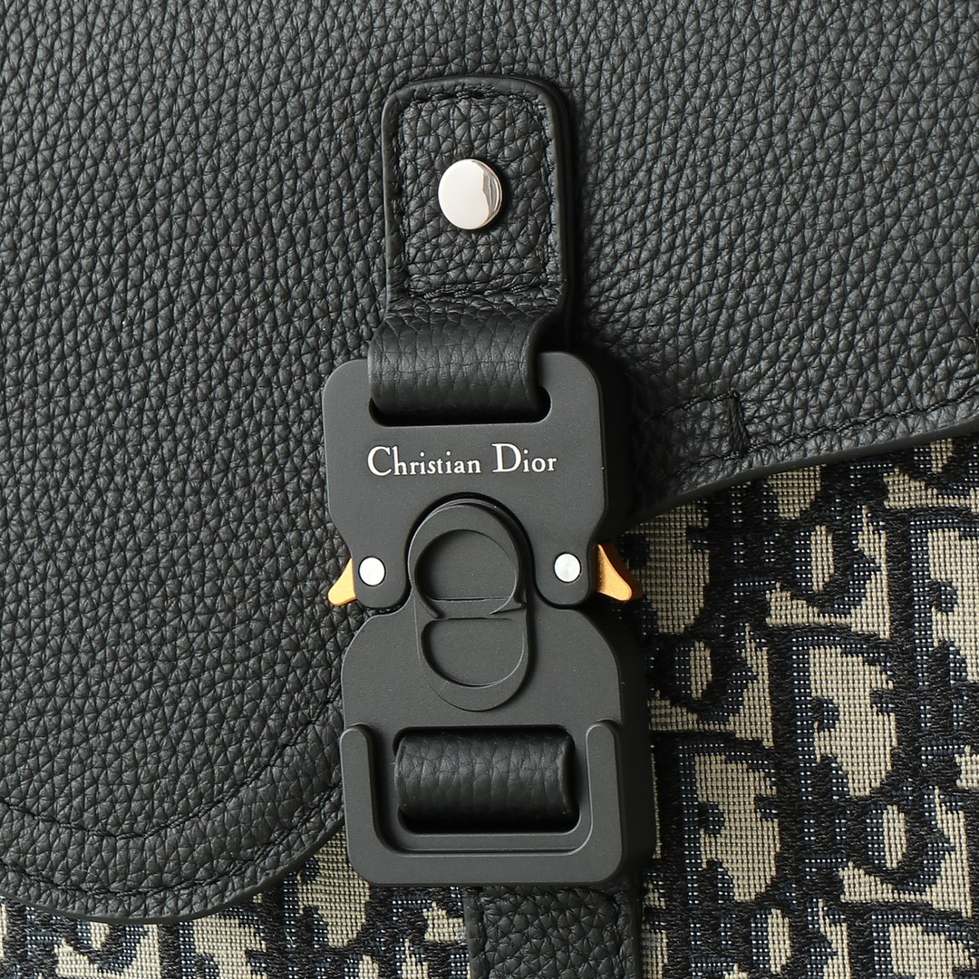 Shoulder Bag in Black