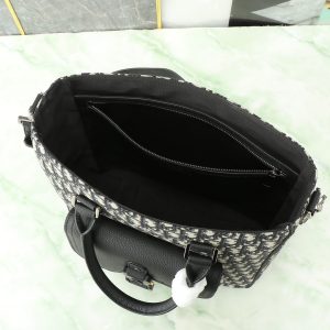 Shoulder Bag in Black