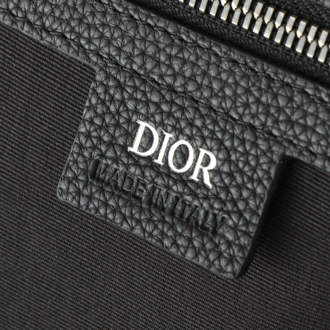Shoulder Bag in Black