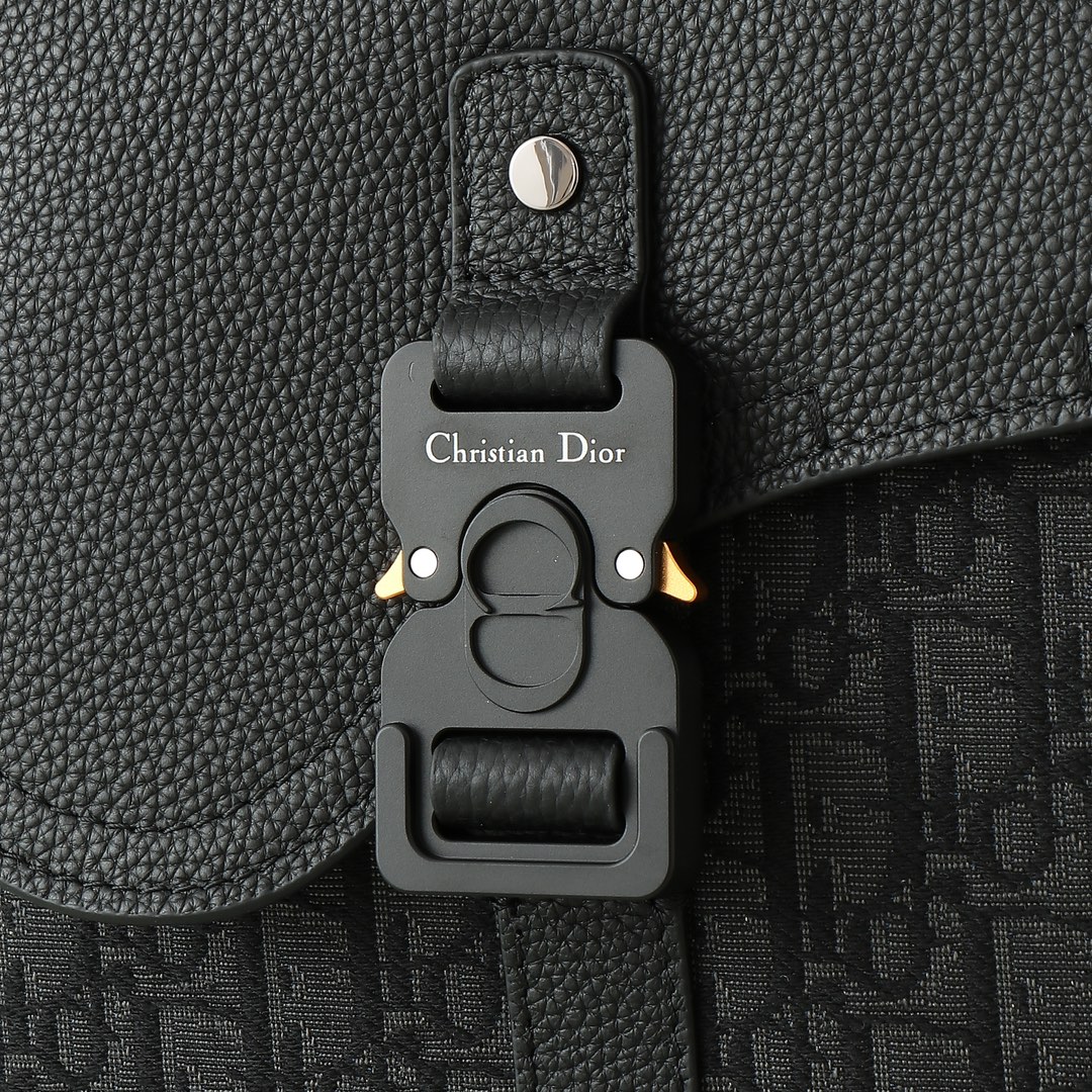 Shoulder Bag in Black