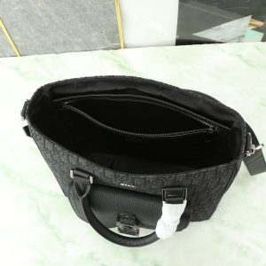 Shoulder Bag in Black