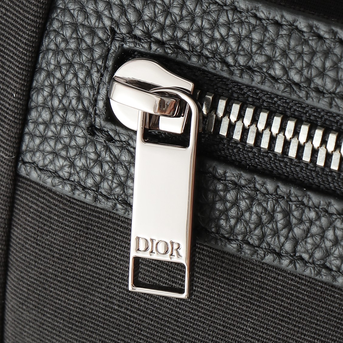 Bag 1228707674