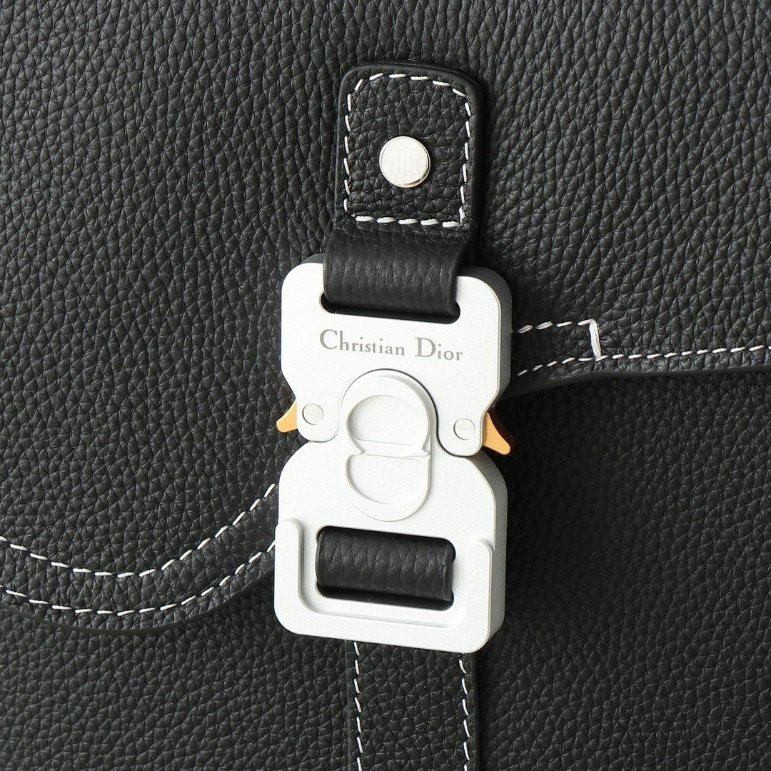 Shoulder Bag in Black