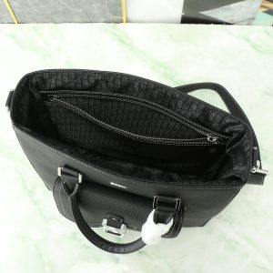 Shoulder Bag in Black