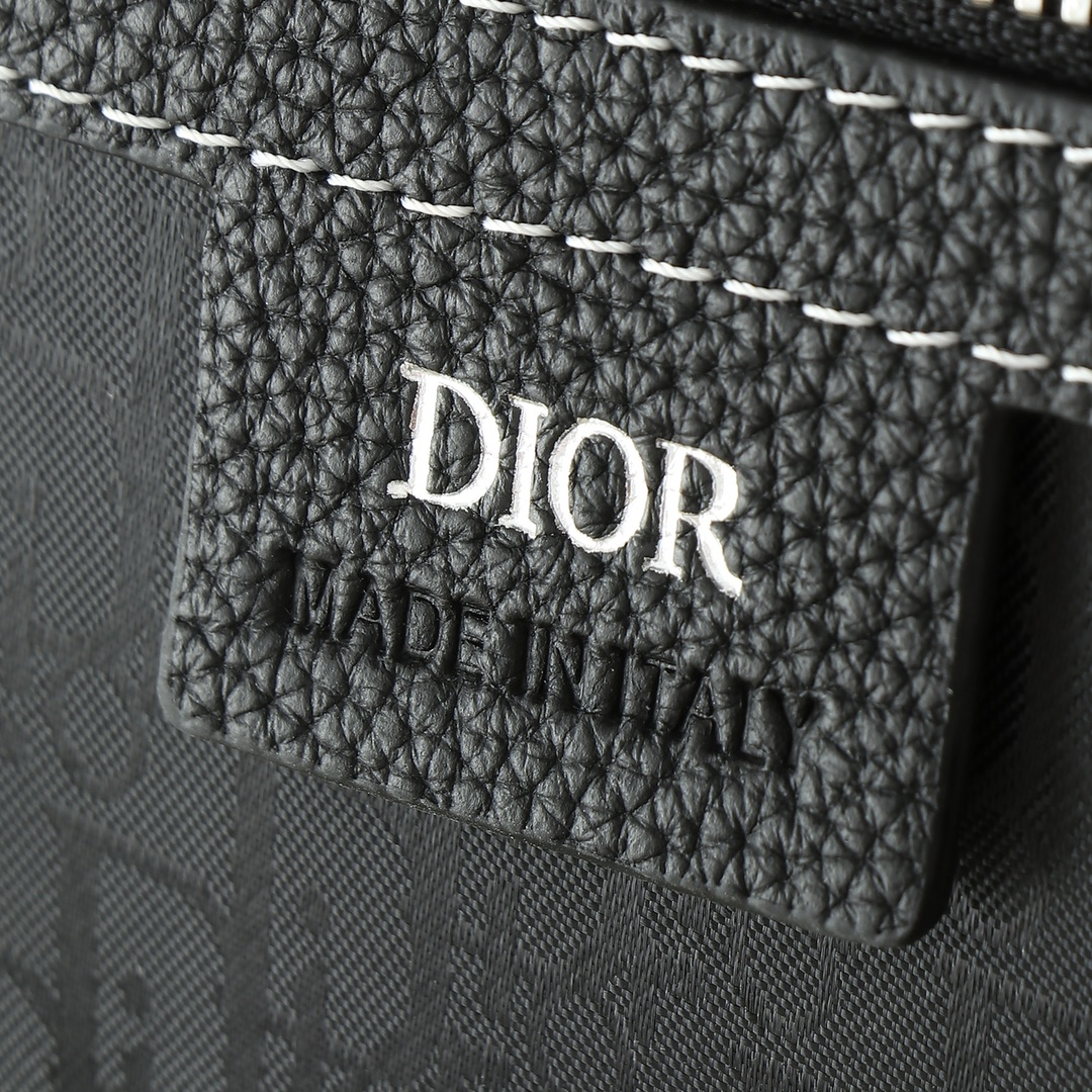 Shoulder Bag in Black