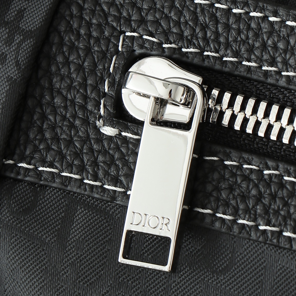 Bag 1228707689