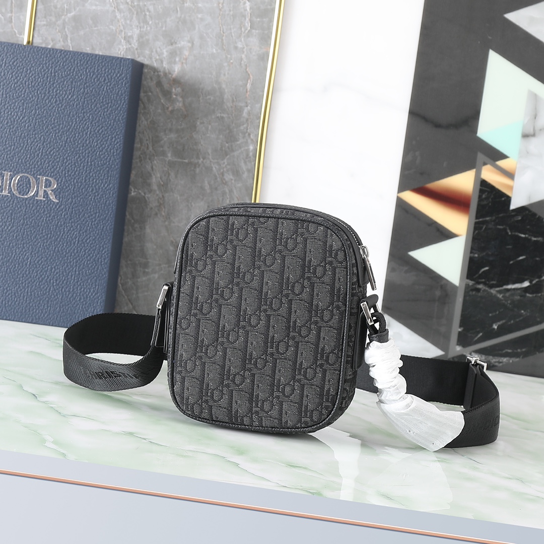Shoulder Bag in Black