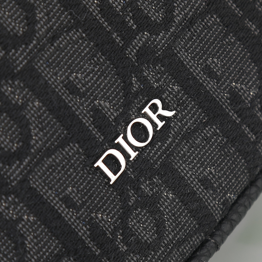 Shoulder Bag in Black