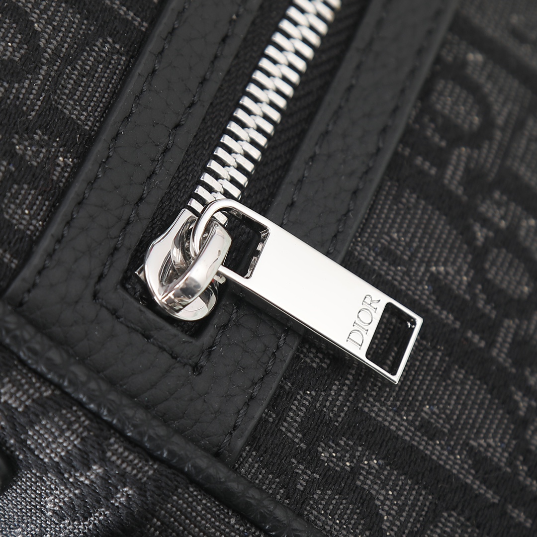 Shoulder Bag in Black