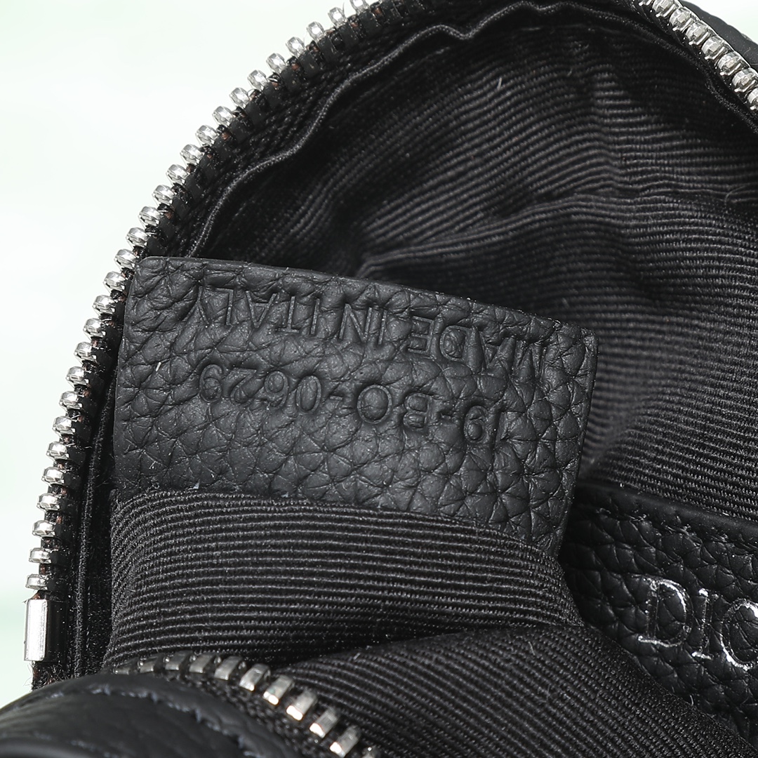 Shoulder Bag in Black