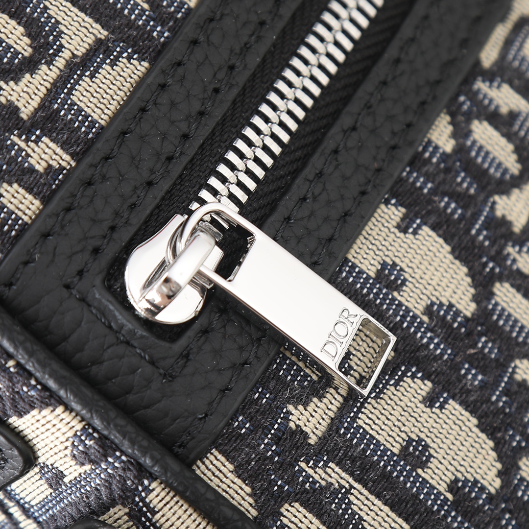 Shoulder Bag in Black