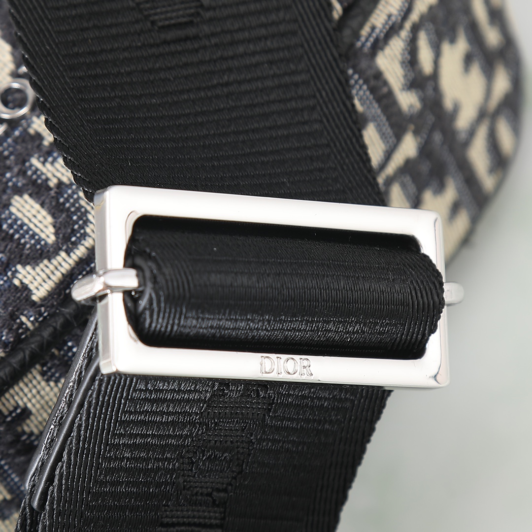 Shoulder Bag in Black