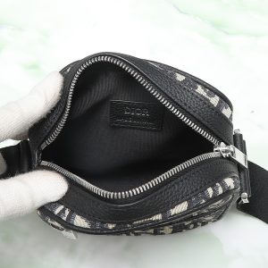 Shoulder Bag in Black