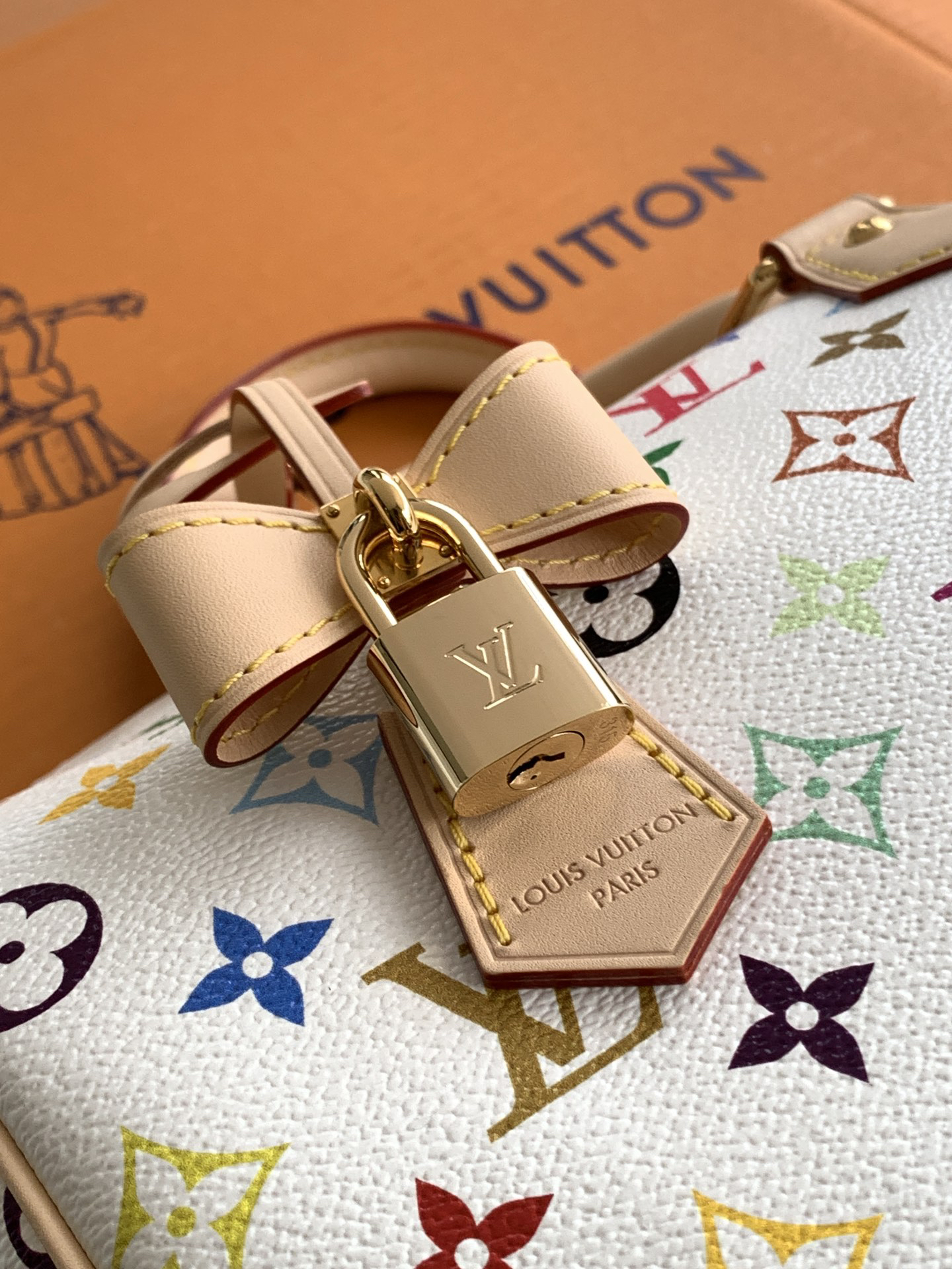 Louis Vuitton Handbag M13085