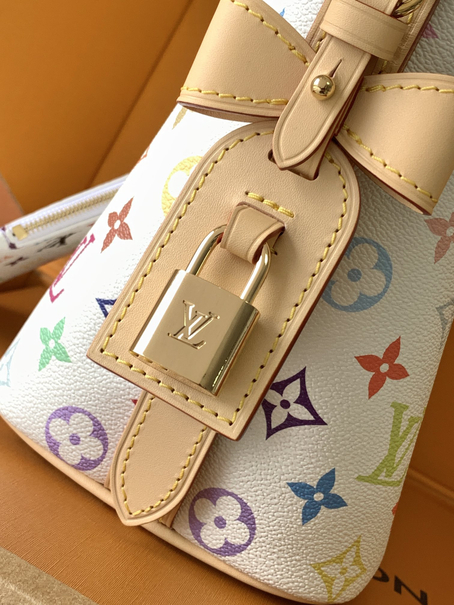 Louis Vuitton Handbag M13089
