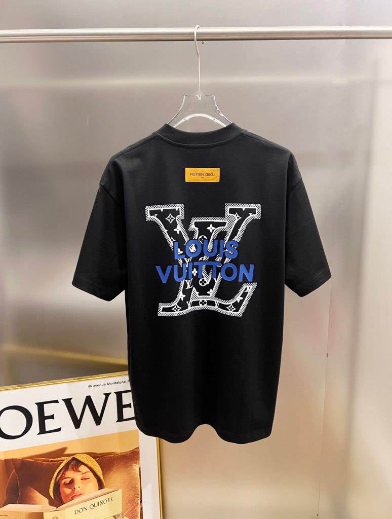 T-Shirt in Black