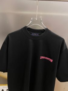 T-Shirt in Black