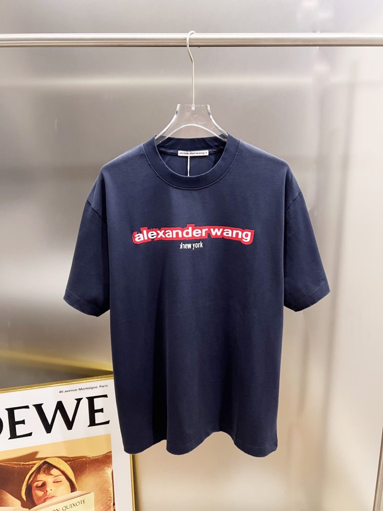 T-Shirt in Black
