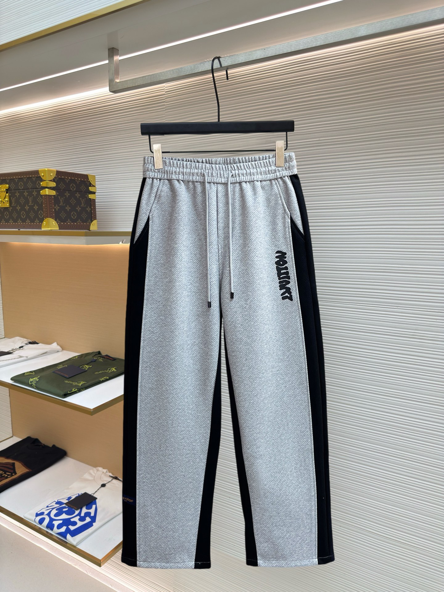 Louis Vuitton Pants
