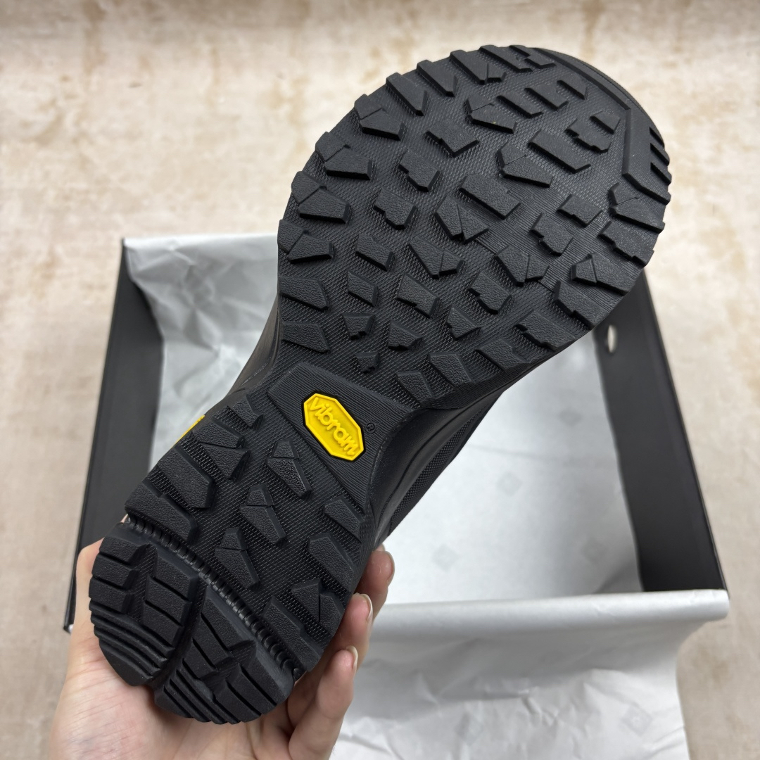 Shoes in Black