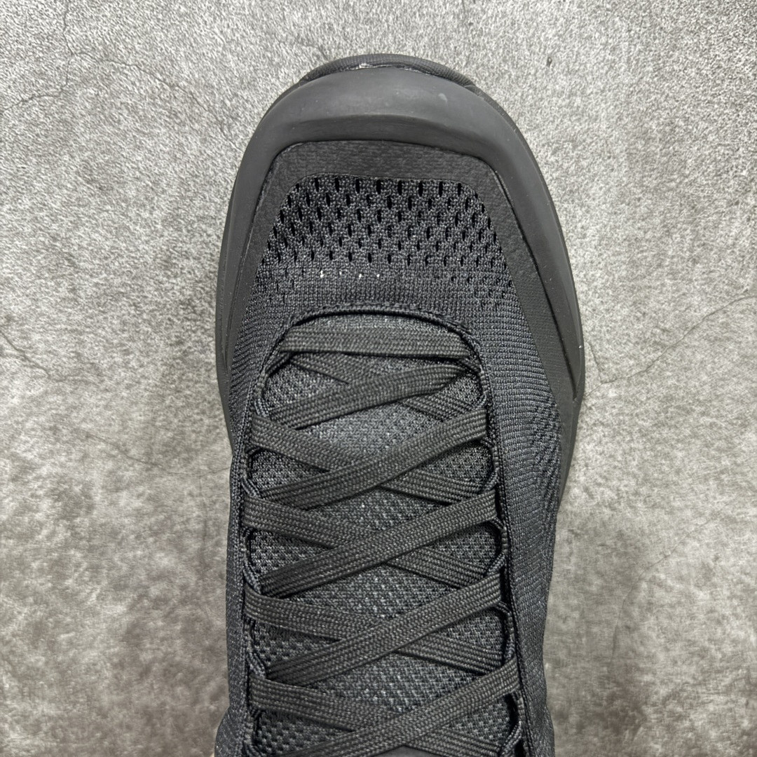 Shoes in Black