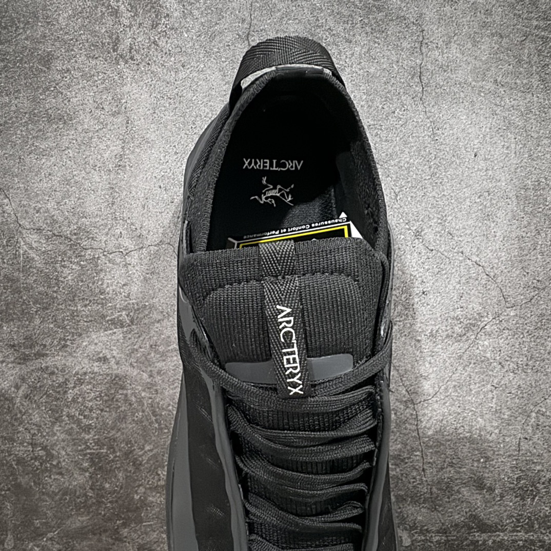 Shoes in Black