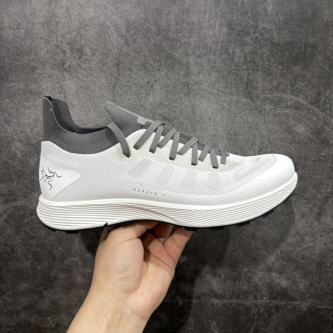 Sneakers in White