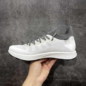 Sneakers in White
