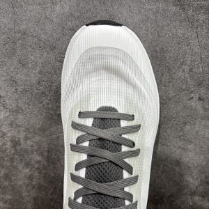Sneakers in White