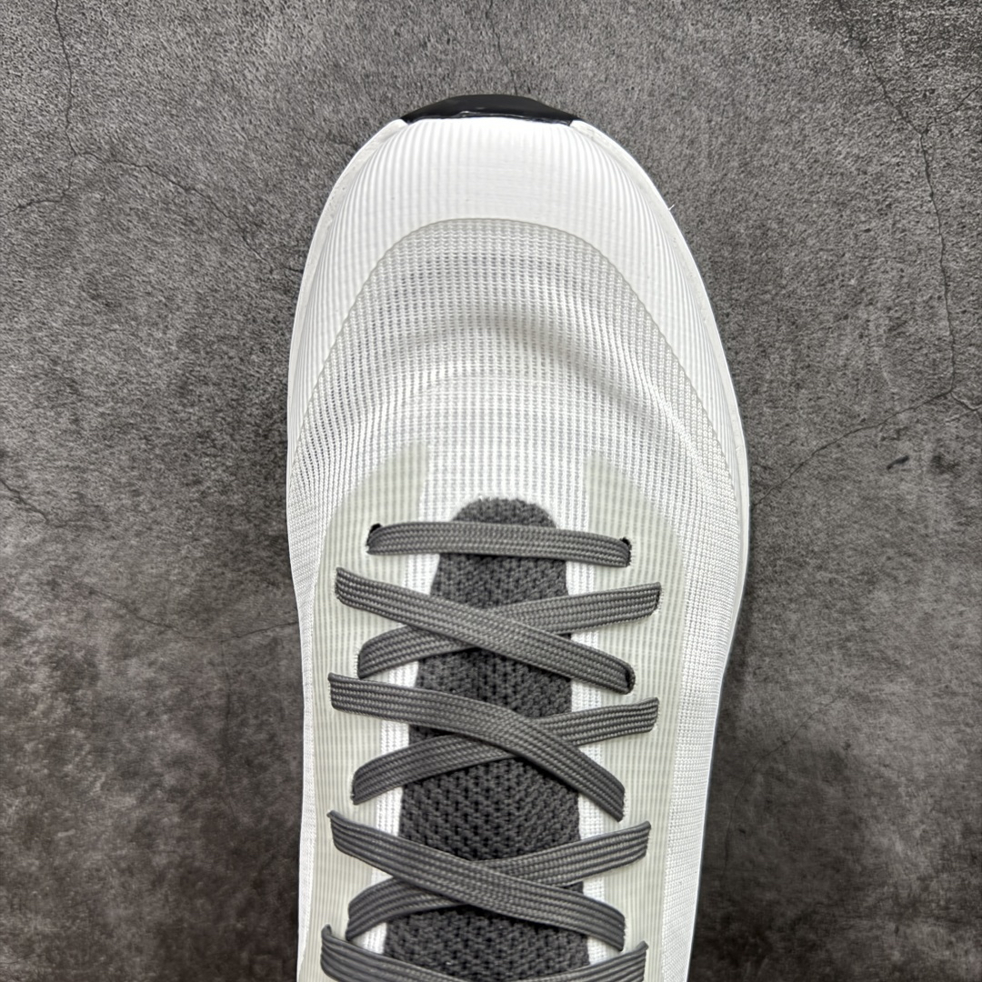 Sneakers in White