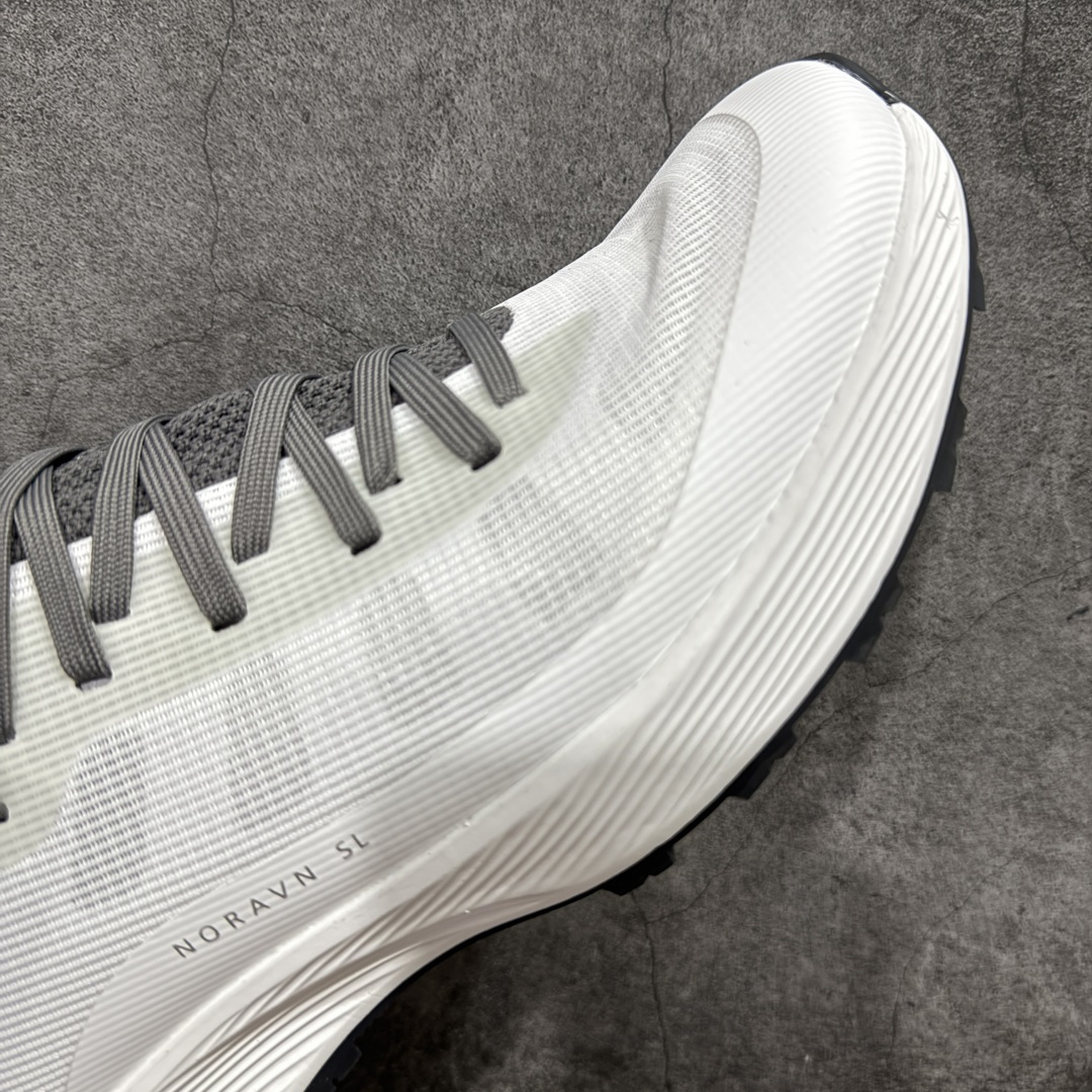 Sneakers in White
