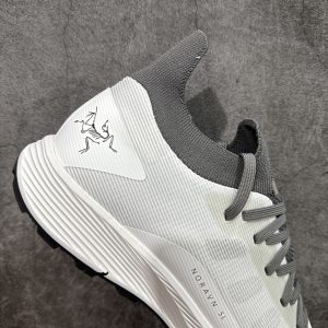 Sneakers in White