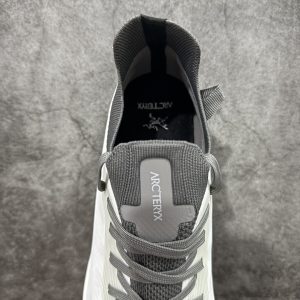 Sneakers in White