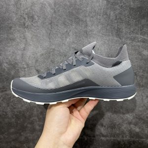 Sneakers in Grey