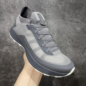 Sneakers in Grey
