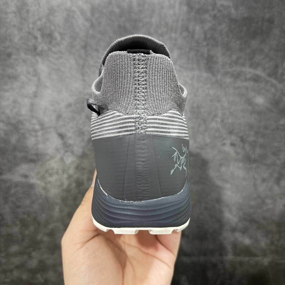 Sneakers in Grey