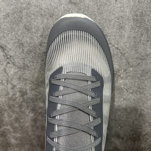 Sneakers in Grey