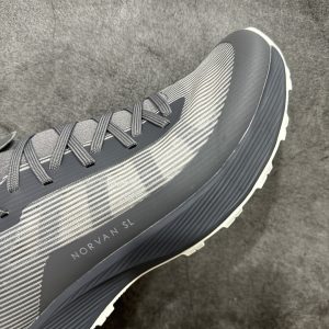 Sneakers in Grey
