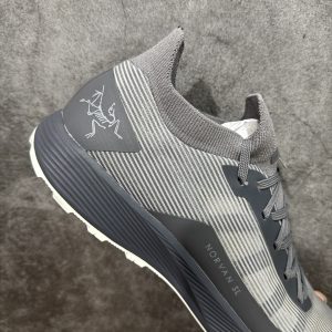 Sneakers in Grey