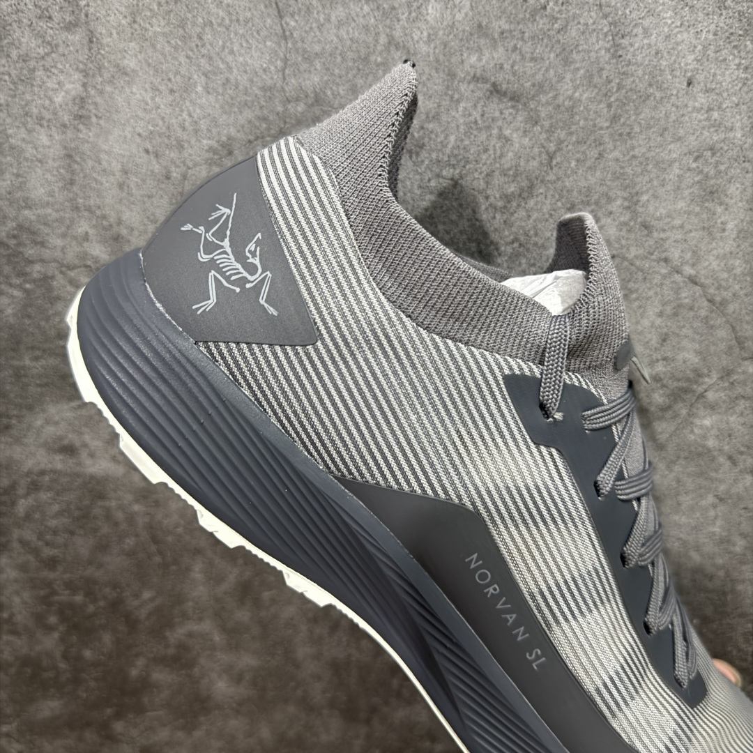 Sneakers in Grey